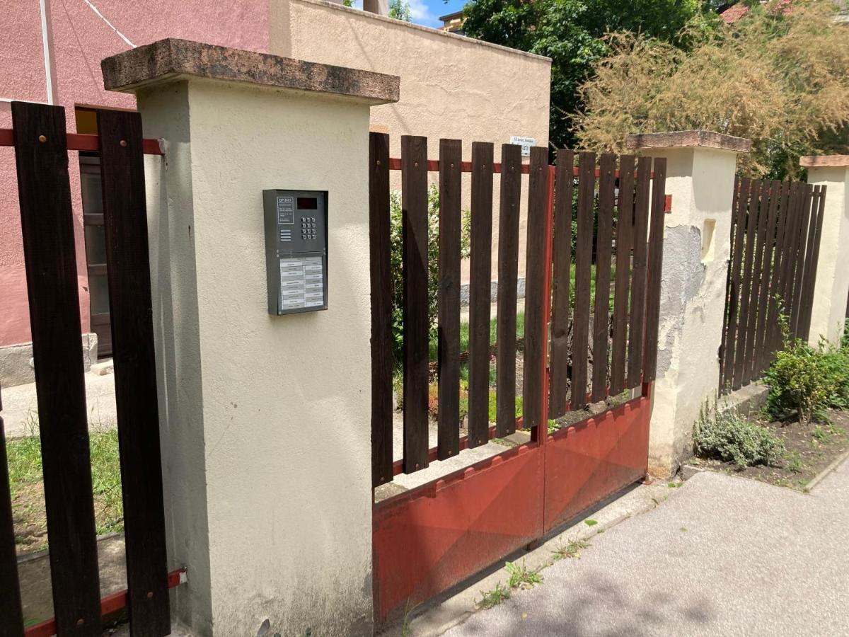 Roland Apartmant Zuglo Budapest Exteriör bild
