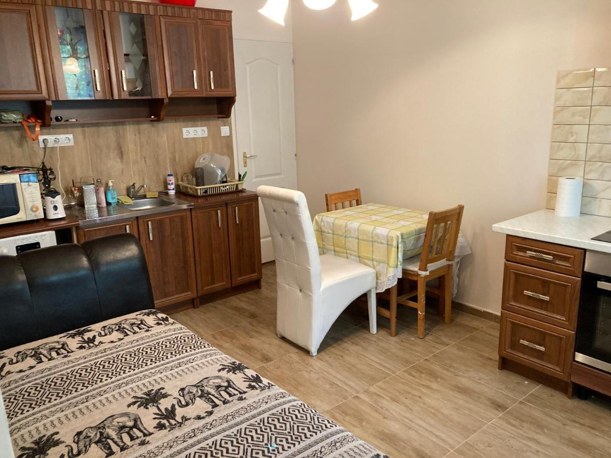 Roland Apartmant Zuglo Budapest Exteriör bild