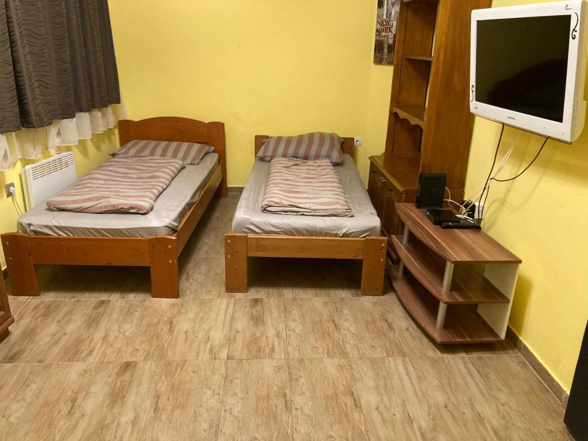 Roland Apartmant Zuglo Budapest Exteriör bild